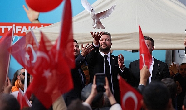 Buca’da miting gibi açılışlar