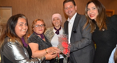 Çeşmeli Kadınlar Coşkulu Kutlamaya 'Tanık' Oldu