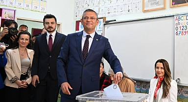 CHP Genel Başkanı Özel, oyunu Manisa'da kullandı: