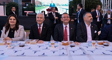 CHP Genel Başkanı Özgür Özel, İzmir'de iftar programına katıldı