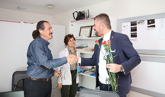 CHP’li Duman’dan sağlık çalışanlarına sürpriz