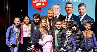 Çocuklar, Balkan ile fotoğraf çektirmek için yarıştı