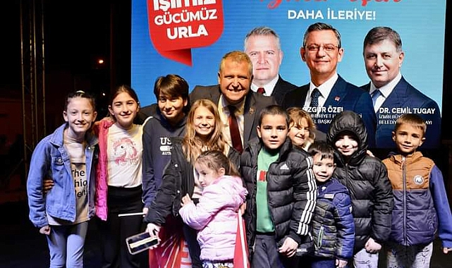 Çocuklar, Balkan ile fotoğraf çektirmek için yarıştı
