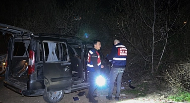 Denizli'de şarampole düşen hafif ticari aracın sürücüsü öldü