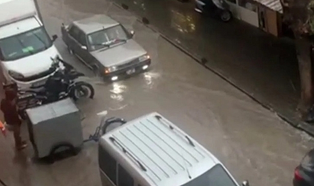 Dikili'de etkili olan sağanak hayatı olumsuz etkiledi