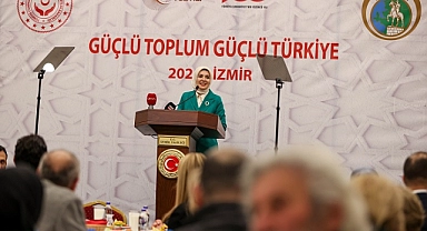 Göktaş, İzmir'de engelliler ve aileleriyle iftar yaptı