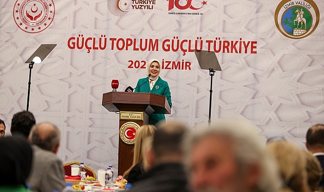 Göktaş, İzmir'de engelliler ve aileleriyle iftar yaptı