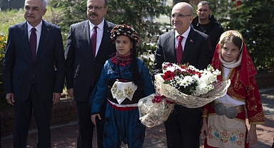 Hazine ve Maliye Bakanı Şimşek, Aydın'da ziyaretlerde bulundu
