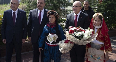 Hazine ve Maliye Bakanı Şimşek, Aydın'da ziyaretlerde bulundu