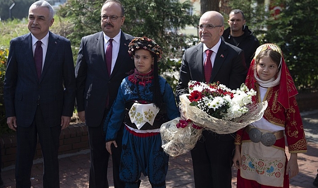 Hazine ve Maliye Bakanı Şimşek, Aydın'da ziyaretlerde bulundu