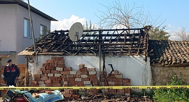 İzmir'de ev yangınında bir kişi hayatını kaybetti