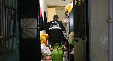İzmir'de evinde bıçaklanan kişi hastanede öldü