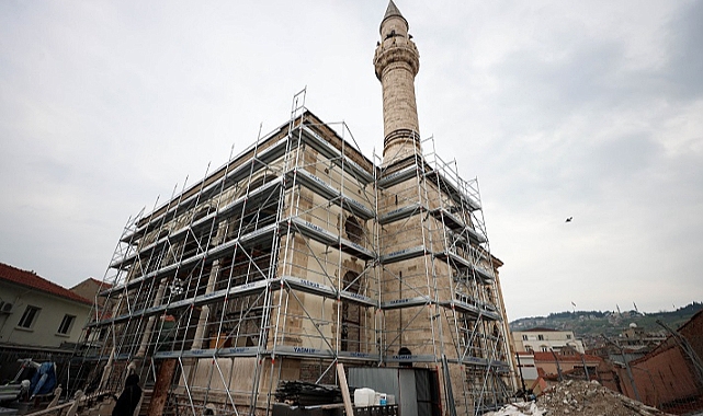 İzmir depreminde hasar gören asırlık cami restore ediliyor