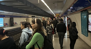 İzmir Metrosu seferlerinde gecikme yaşandı