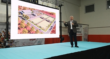 Karabağlar’da her mahalleye bir halı saha