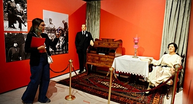 Karşıyaka’da “Bir Millet Uyanıyor” sergisi yoğun ilgi görüyor