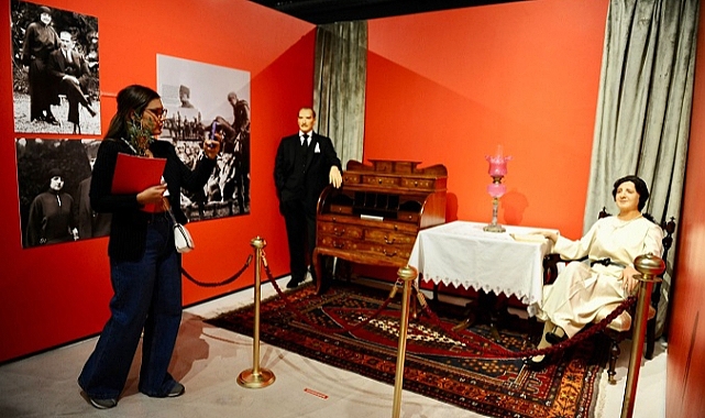 Karşıyaka’da “Bir Millet Uyanıyor” sergisi yoğun ilgi görüyor