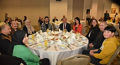 Karşıyaka protokolü şehit ve gazi aileleri ile birlikte iftar yaptı.