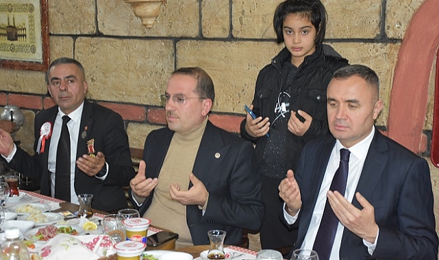 Kemalpaşa'da gaziler ve şehit aileleri onuruna iftar programı düzenlendi