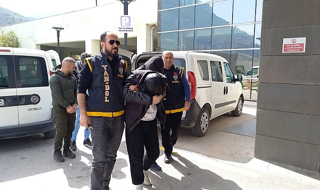 Kendilerini avukat olarak tanıtarak bir kişiyi dolandıran 5 zanlı tutuklandı