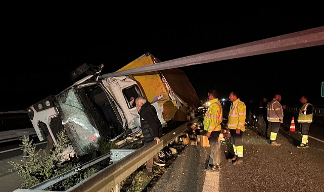 Manisa'da devrilen kamyonda 1 kişi öldü,