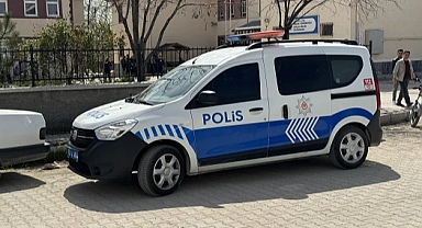 Sandık görevlisi çıkan tartışmada muhtarı bıçakla yaraladı