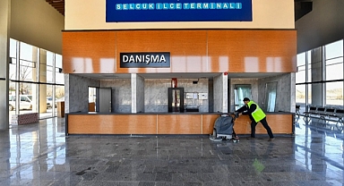 Soyer yapımı tamamlanan Selçuk İlçe Terminali’ni ziyaret etti