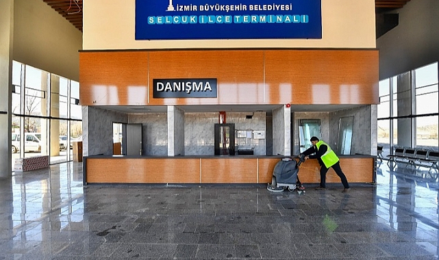 Soyer yapımı tamamlanan Selçuk İlçe Terminali’ni ziyaret etti