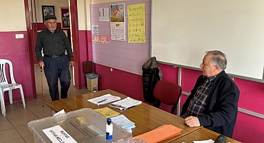 Terk edilmiş köyde tek başına yaşayan vatandaş oyunu kullandı