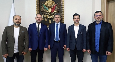 TSYD İzmir Şubesi, Gençlik ve Spor İl Müdürü Murat Eskici'yi ziyaret etti