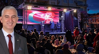 Tugay, CHP Bergama Belediye Başkanı Adayı ile birlikte, Bergamalılarla birlikte iftara katıldı.