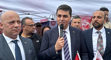 Uysal, Aydın'da partisinin seçim standını ziyaret etti
