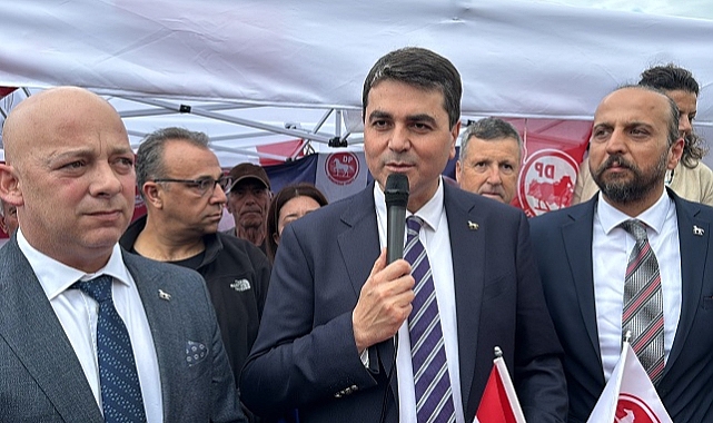 Uysal, Aydın'da partisinin seçim standını ziyaret etti
