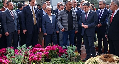 Yumaklı, İzmir'de çiçek üreticilerini ziyaret etti