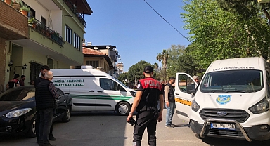 Anne ve oğlunu bıçaklayarak öldüren kişi polise teslim oldu