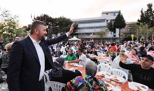 Başkan Görkem Duman Bucalılarla aynı sofrada
