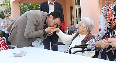 Başkan Önal, bayramın ilk gününde ilçe sakinleriyle buluştu