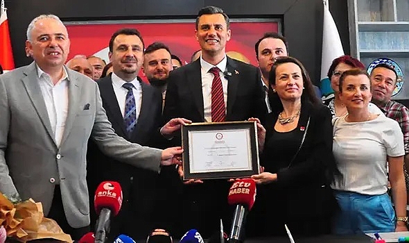 Başkan Zeyrek, mazbatasını aldı