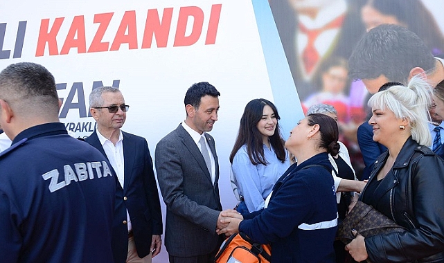 Bayraklı’da davullu zurnalı bayramlaşma