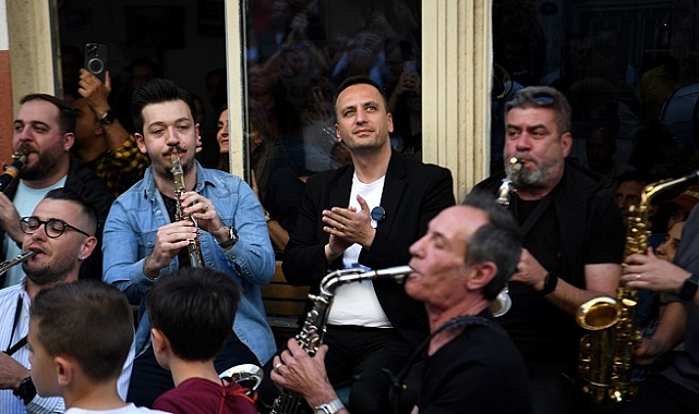 Çamdibi müzisyenlerinden mini konser