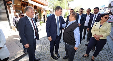 Cemil Tugay Ve Selçuk Balkan, Urla’da Vatandaşın Bayramını Kutladı