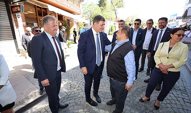Cemil Tugay Ve Selçuk Balkan, Urla’da Vatandaşın Bayramını Kutladı