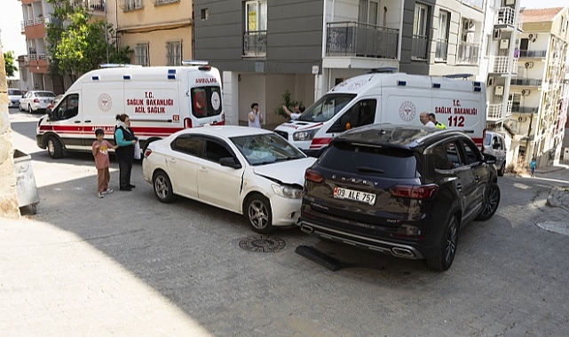 Ciple otomobilin çarpıştığı kazada 5 kişi yaralandı