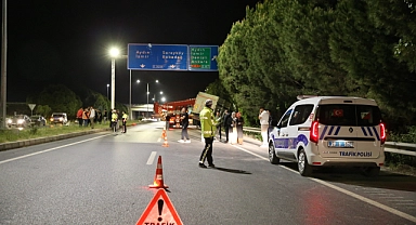 Denizli'de tırın çarptığı otomobildeki 1 kişi öldü, 5 kişi yaralandı