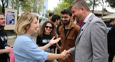 Duman, mezun olduğu üniversitede gençlerle bir araya geldi