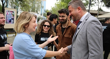 Duman, mezun olduğu üniversitede gençlerle bir araya geldi