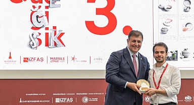 Genç tasarımcılara ödüllerini Başkan Cemil Tugay verdi