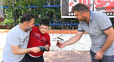 Helikopterleri ağaçta asılı kalan çocukların imdadına belediye koştu