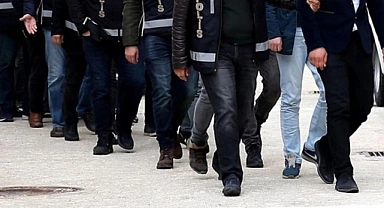 İzmir'de FETÖ operasyonunda 12 şüpheli yakalandı