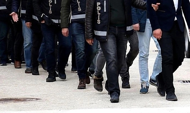 İzmir'de FETÖ operasyonunda 12 şüpheli yakalandı